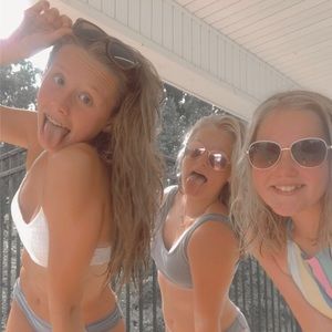 Meet your Posher, Avery